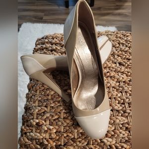 Beautiful BCBG tan high Heeled size 8B Shoes.